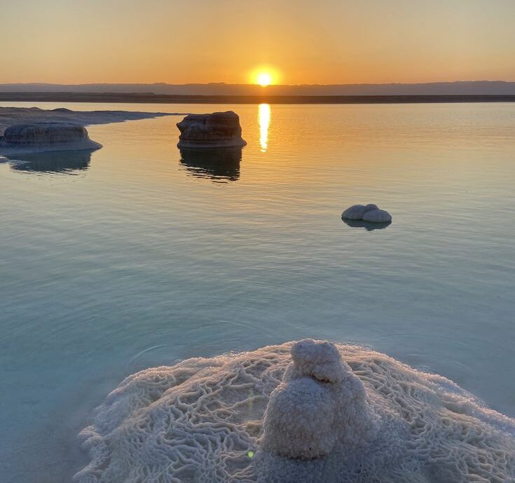 رحلات البحر الميت من عمان – الطفو وتجربة الطين العلاجي مع سحر الطبيعة للسياحة والسفر