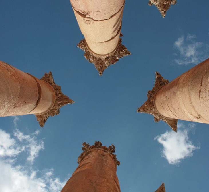 آثار مدينة جرش الرومانية في الأردن – رحلة سياحية من عمان مع سحر الطبيعة للسياحة والسفر