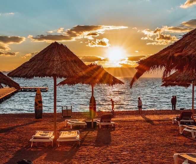 شاطئ العقبة في الأردن – رحلة سياحية من عمان مع سحر الطبيعة للسياحة والسفر