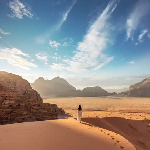 منظر طبيعي لوادي رم في الأردن – رحلة سياحية مع سحر الطبيعة